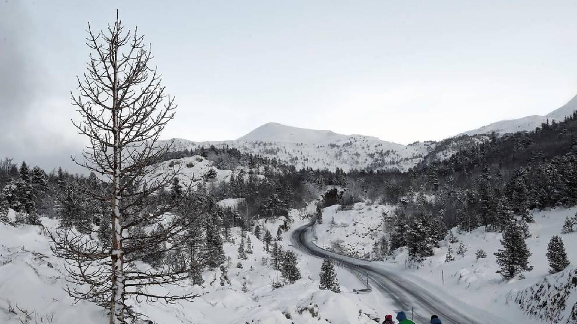 La nieve ha cubierto este domingo la zona de Larra-Belagoa.