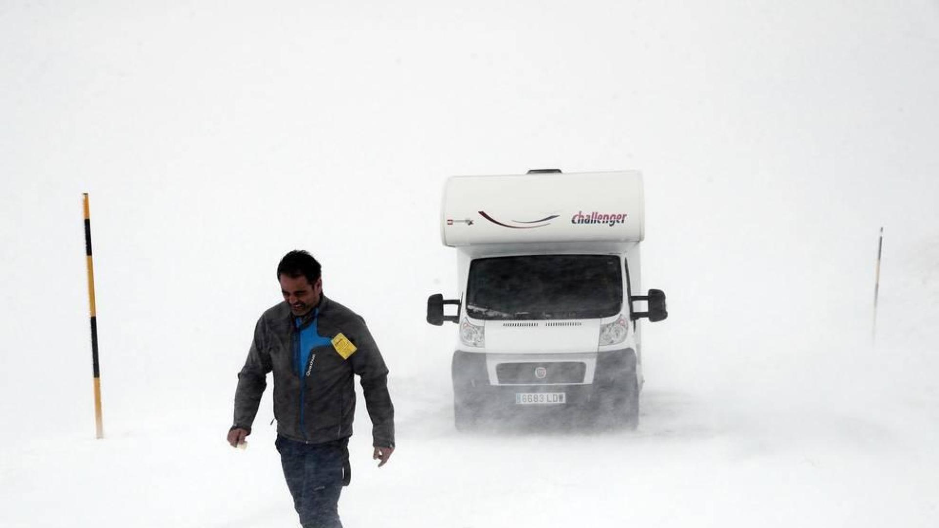 La nieve ha cubierto este domingo la zona de Larra-Belagoa.