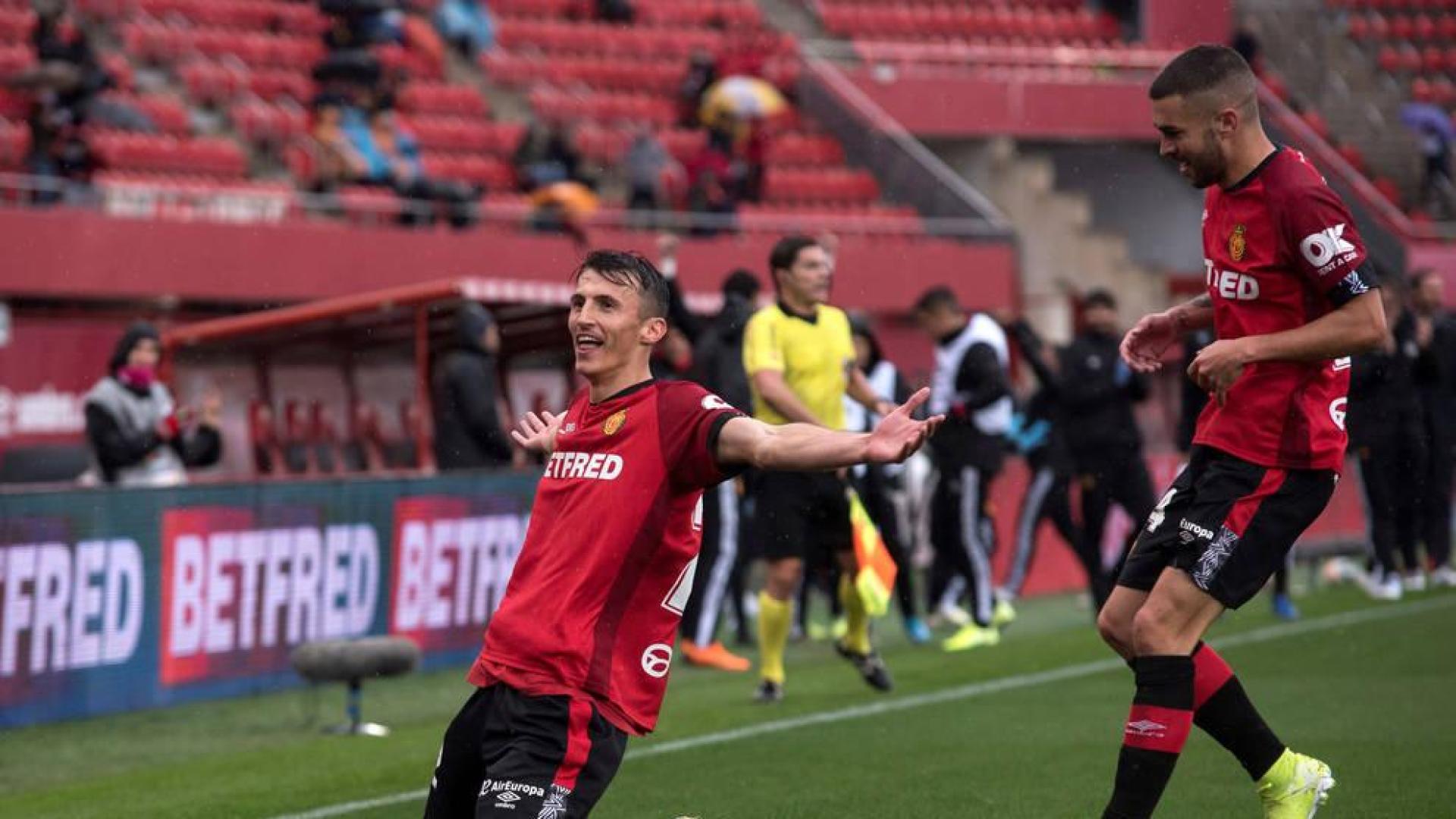 El Mallorca se da un festín ante un Valencia irreconocible