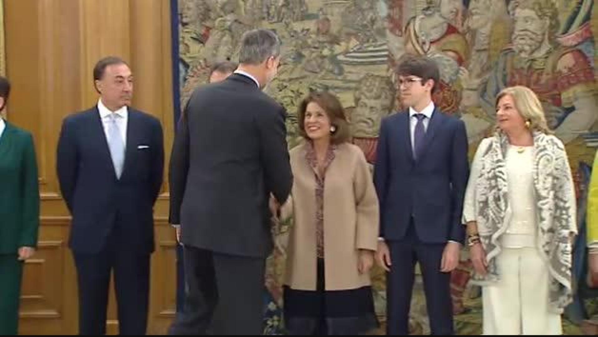 El Rey recibe en audiencia a la viuda de Gregorio Ordóñez y a su hijo con motivo del 25 aniversario de su asesinato