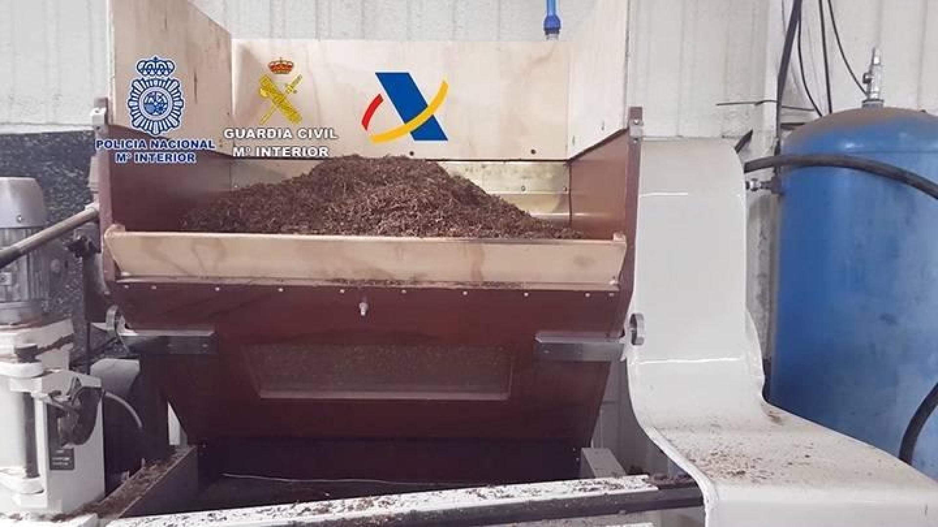 Siete detenidos tras caer una red que fabricaba ilegalmente tabaco en Andalucía