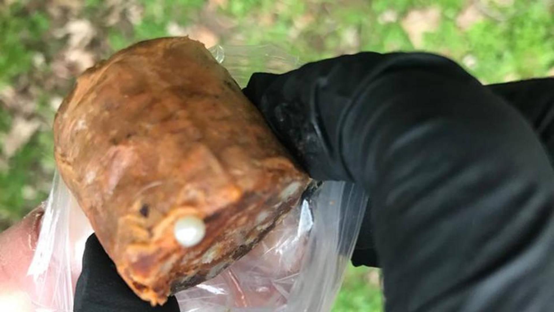 La Policía Municipal alerta de carne con alfileres en el Grupo San Pedro