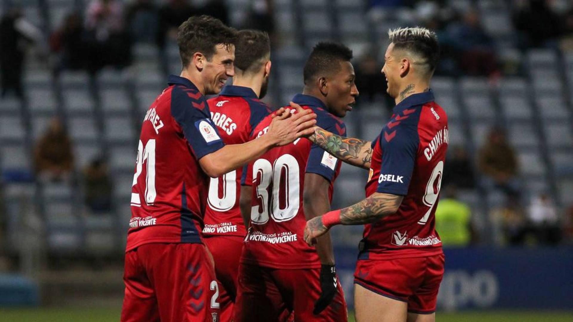 Iñigo Pérez y Chimy festejan el gol del navarro.