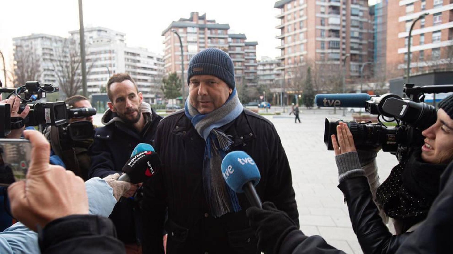 Peralta dice que el relato de Vizcay es "absolutamente falso" y sólo se primó una victoria del Betis