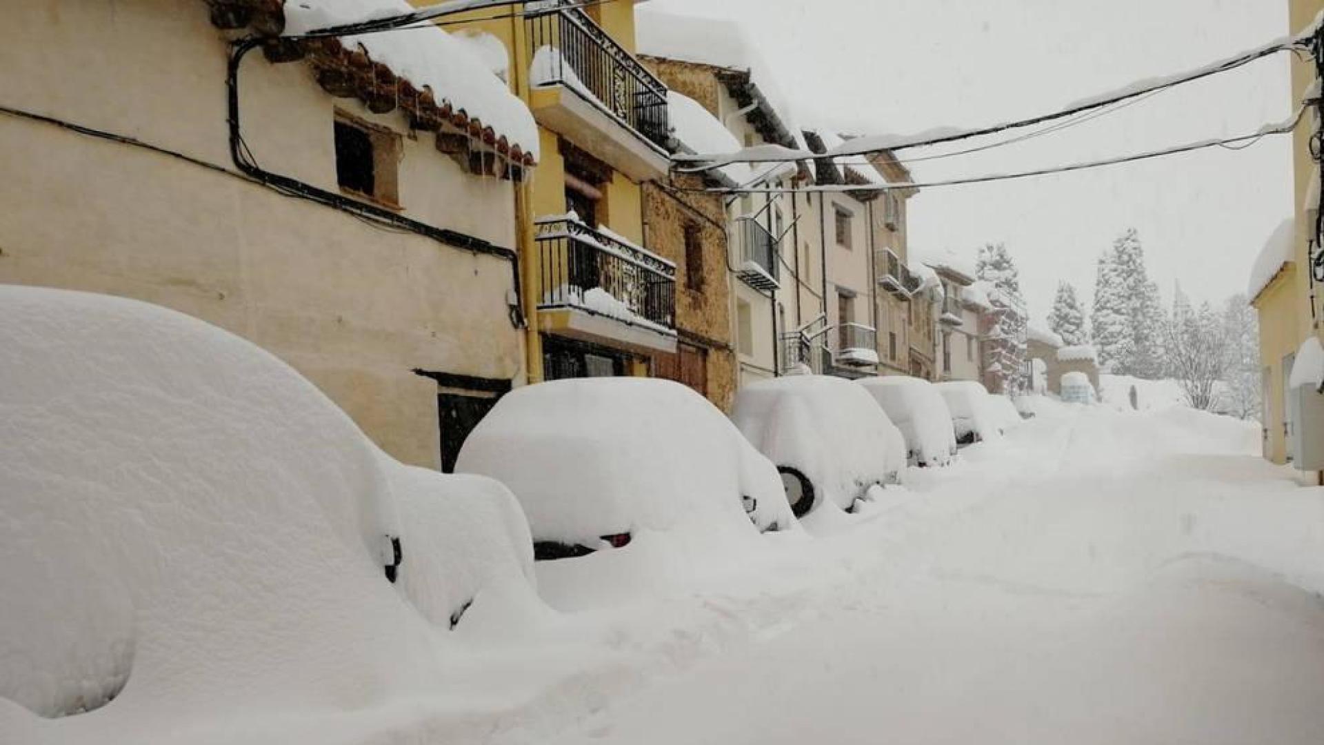 Una decena de provincias continúan en riesgo por lluvias, deshielo, nieve, aludes y olas