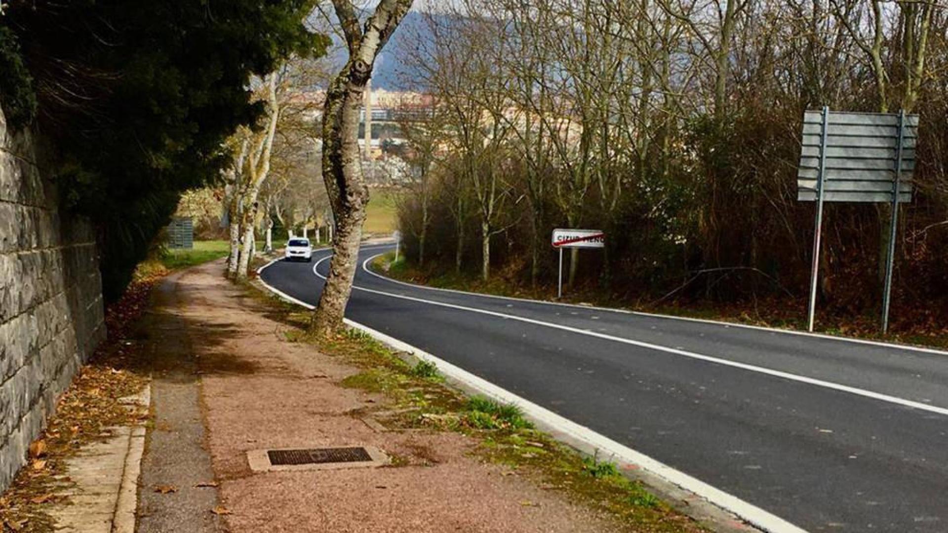 Cendea y concejo de Cizur priorizan arreglar la acera de la carretera