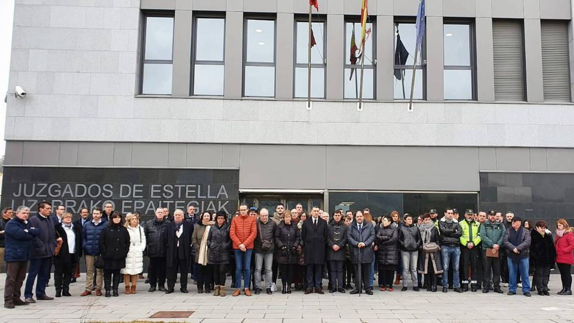 Silencio en las sedes judiciales por la muerte de los hijos de un funcionario en Estella