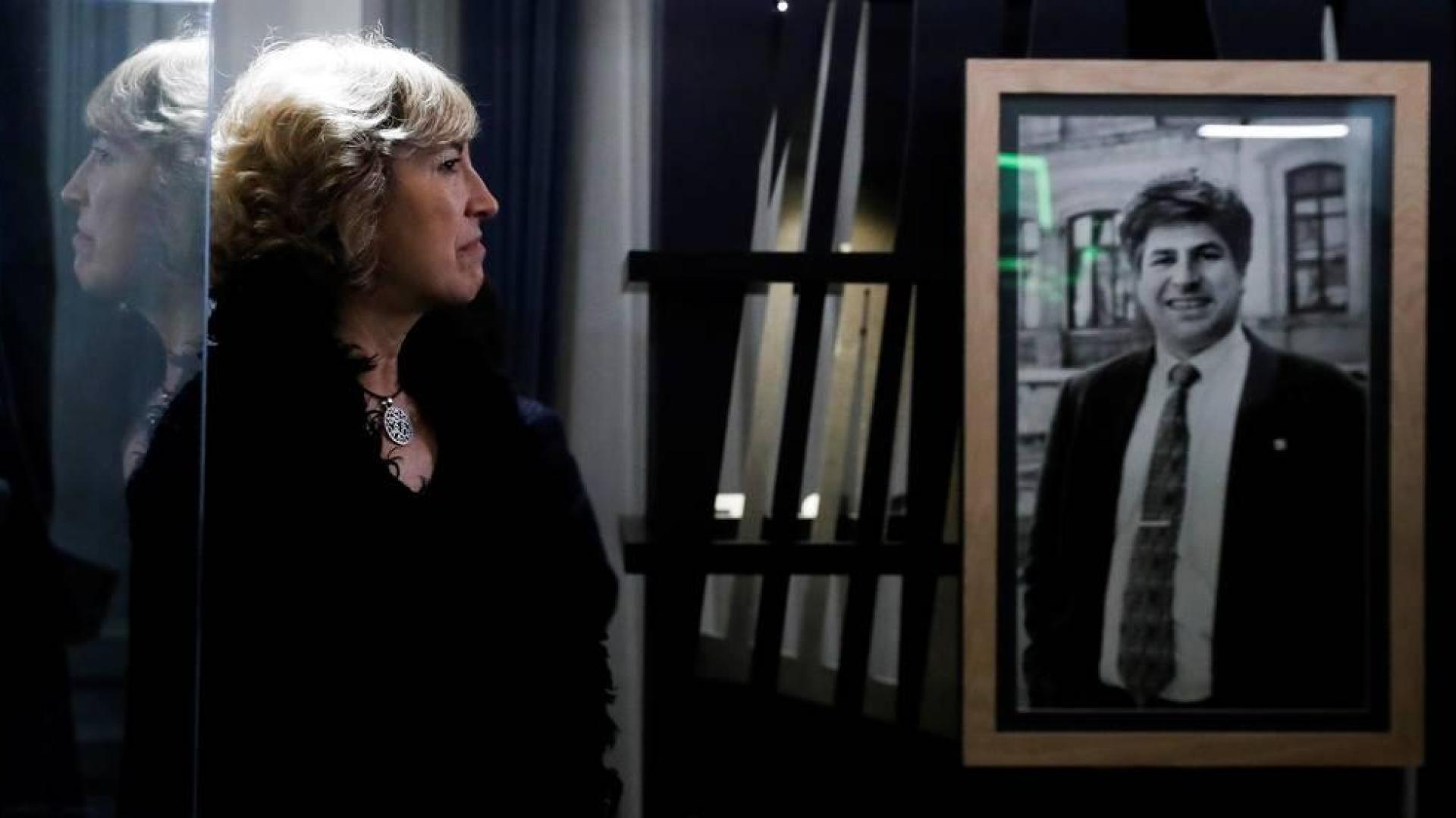 La presidenta de la Fundación Gregorio Ordóñez, Ana Iríbar, viuda del expresidente del PP de Gipuzkoa, ha presentado este jueves la exposición "Gregorio Ordóñez. La vida posible".