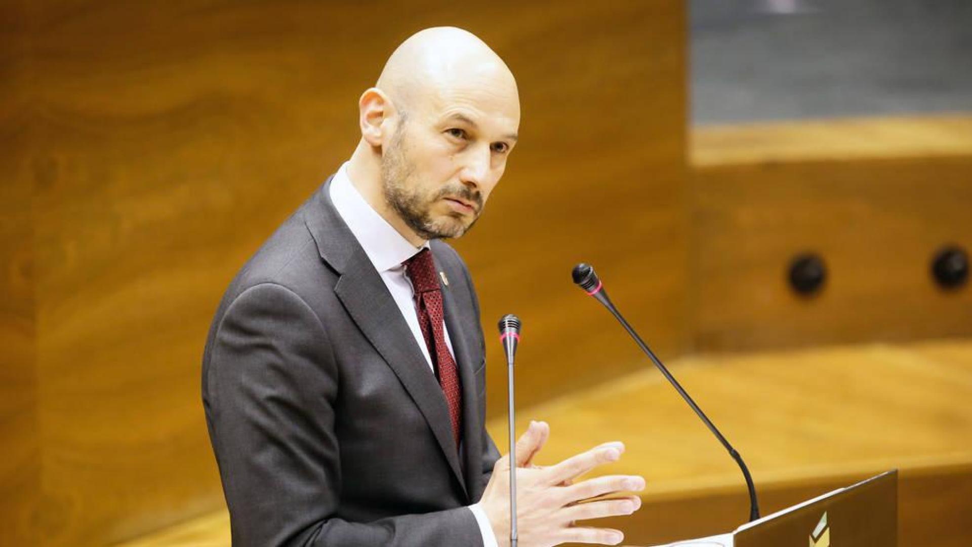 Homenaje del Parlamento de Navarra a empresarios extorsionados por ETA
