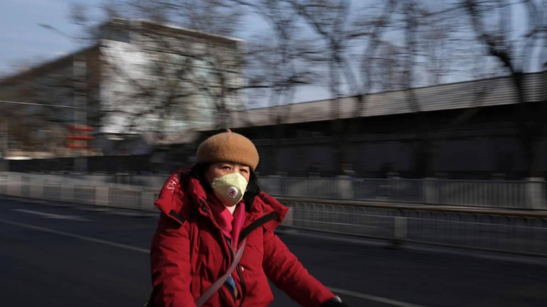China eleva a 25 los muertos por el nuevo coronavirus y a 830 los casos confirmados
