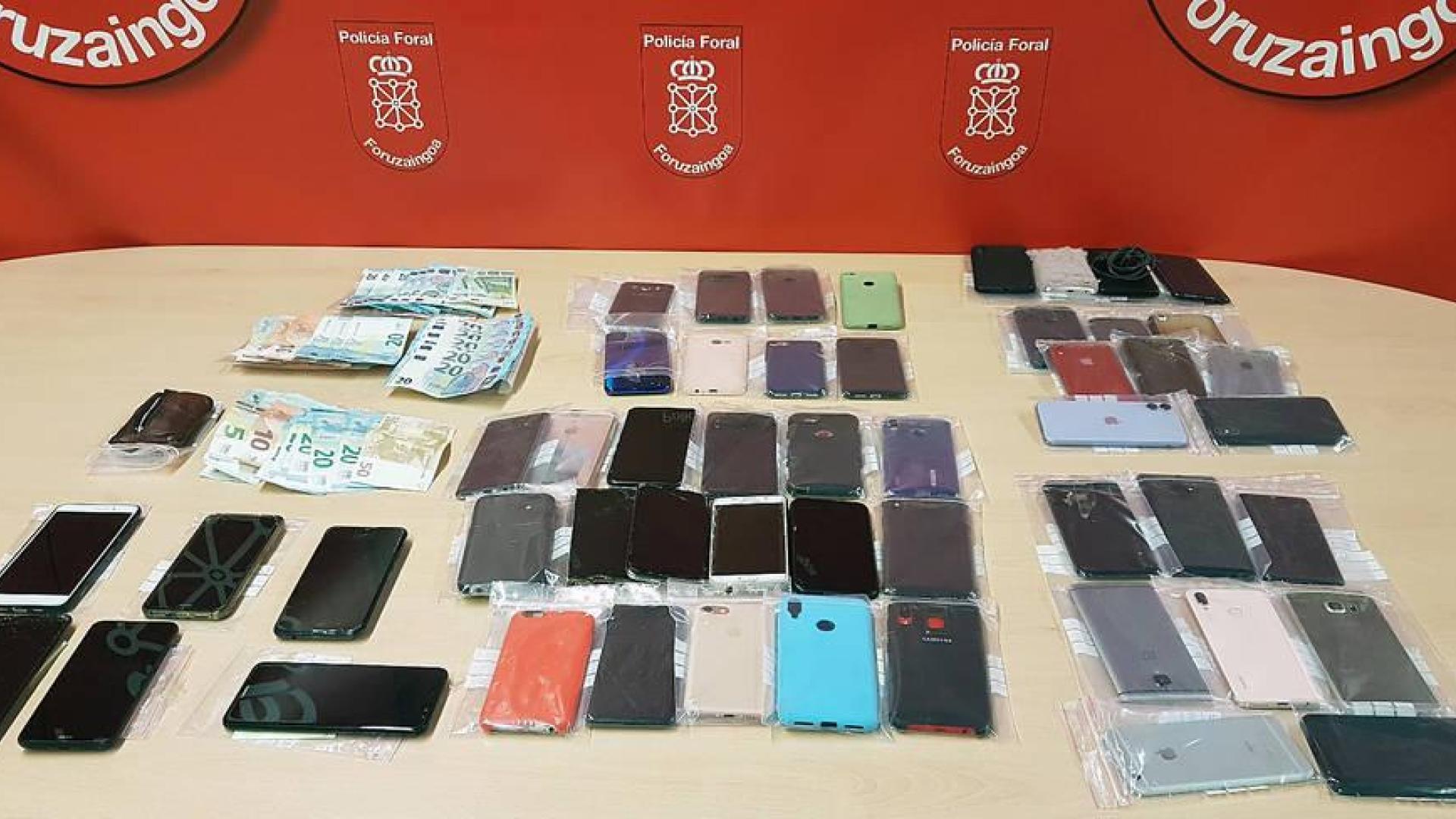Cuatro detenidos en Irurtzun acusados de robar 53 móviles en la Tamborrada donostiarra