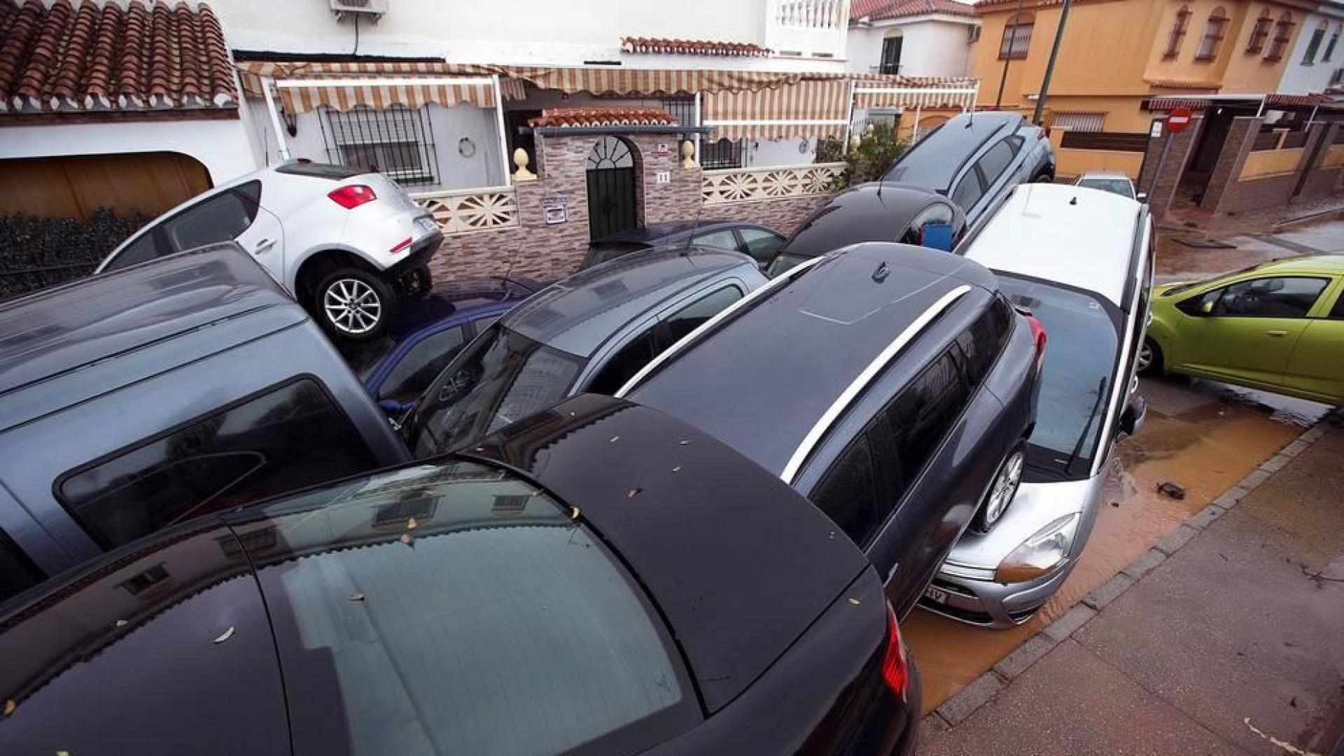 Calles anegadas y desalojos en Málaga