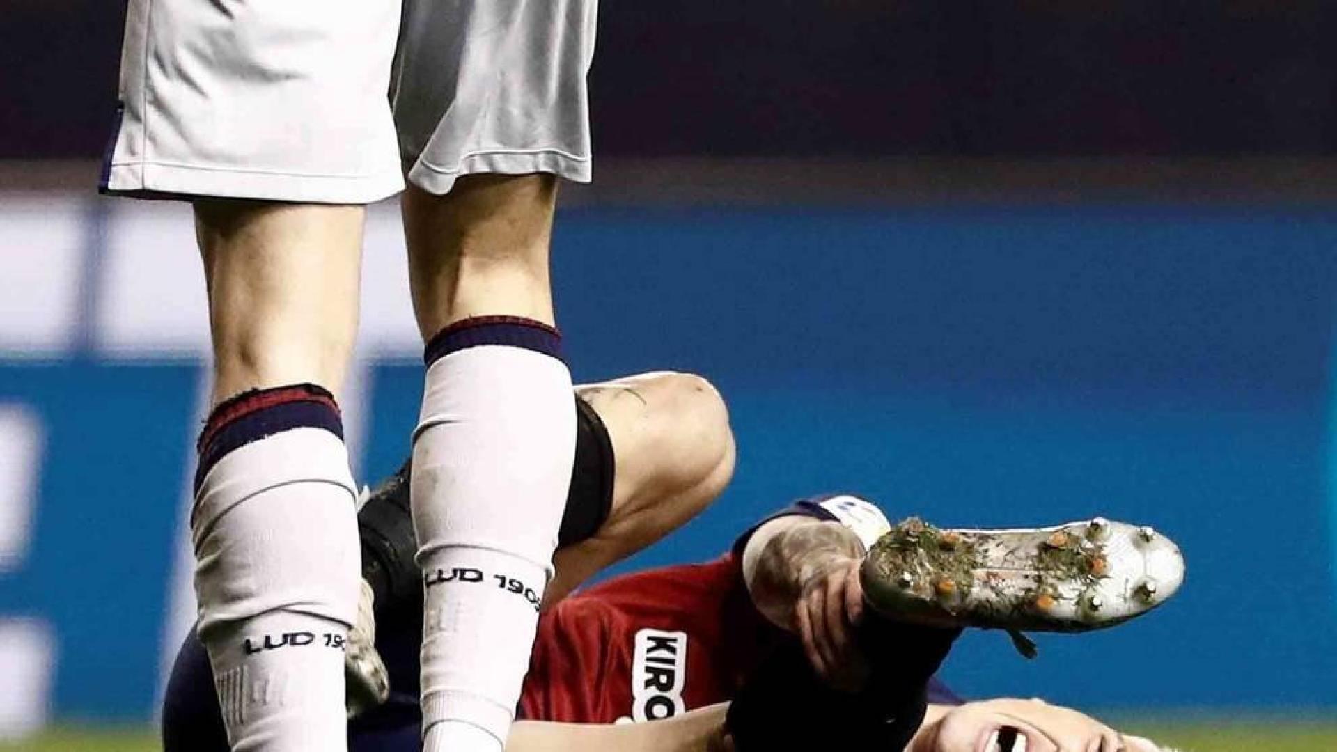 El Chimy Ávila se retira con una posible grave lesión de rodilla