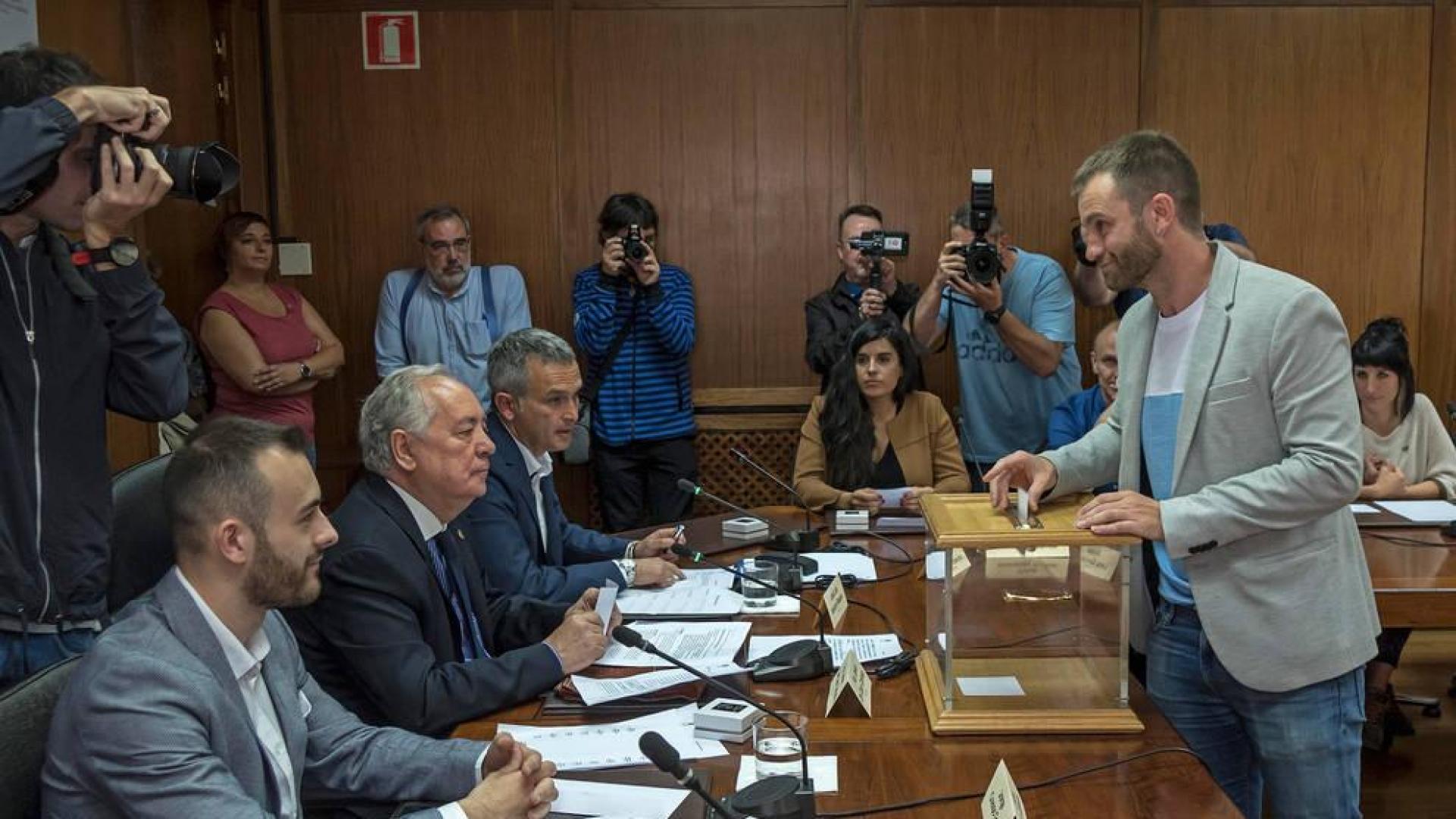 Bildu ve con buenos ojos la posible moción de censura del PSN ante NA+