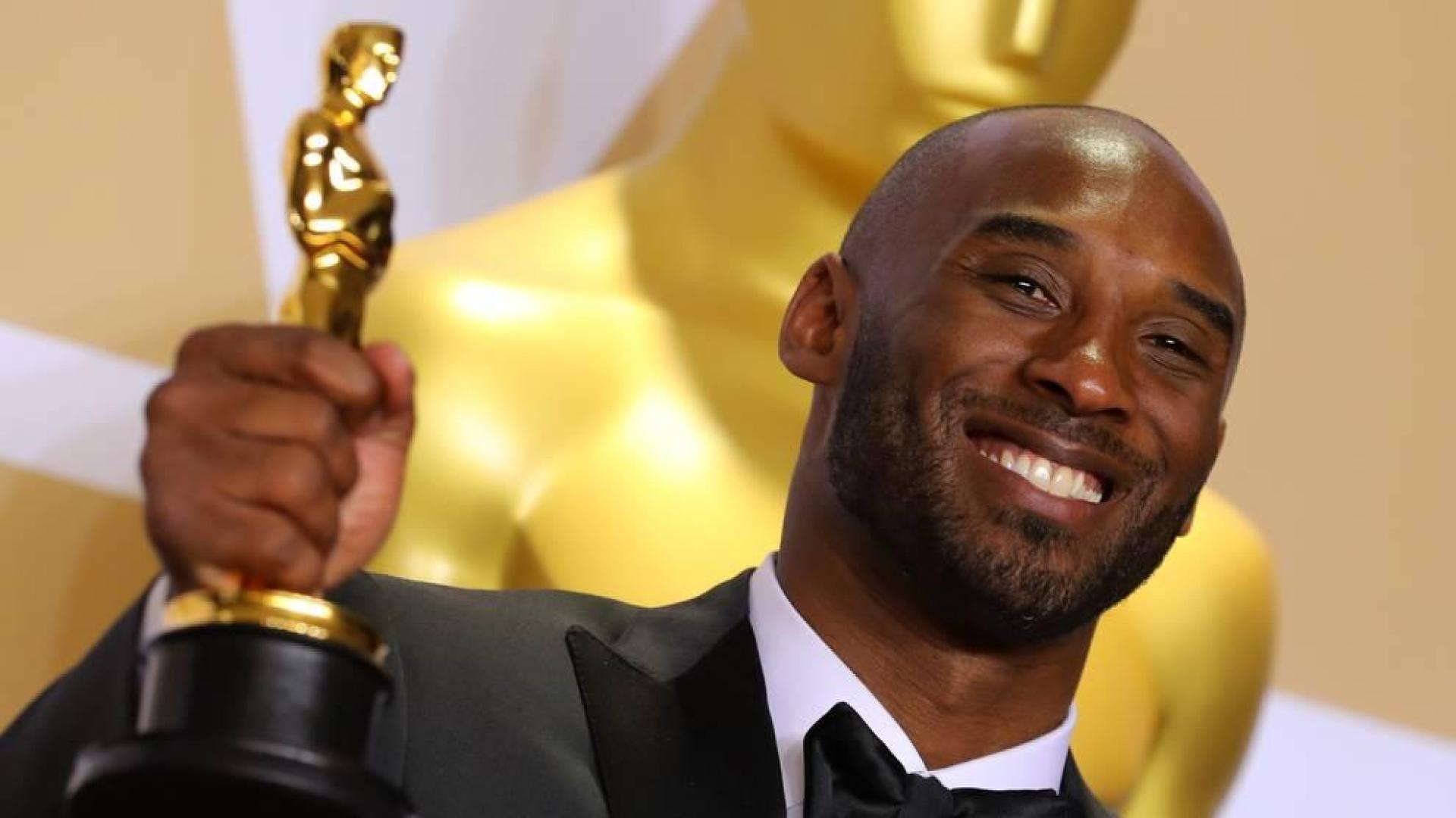 Kobe Bryant, la leyenda de la NBA, gana un Oscar