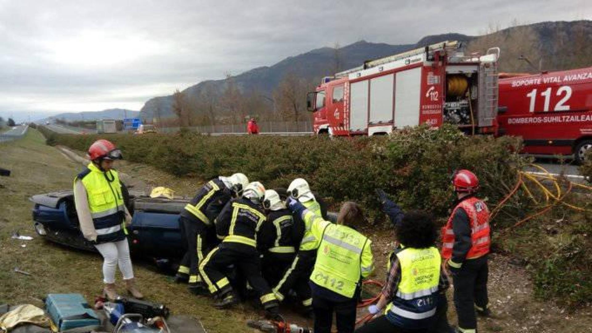 Se investiga si un vehículo iba en dirección contraria, en un accidente en la A-10