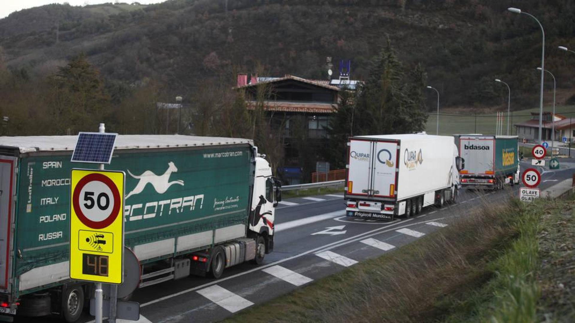 Alcaldes exigen la restricción del tránsito de camiones en la N-121-A