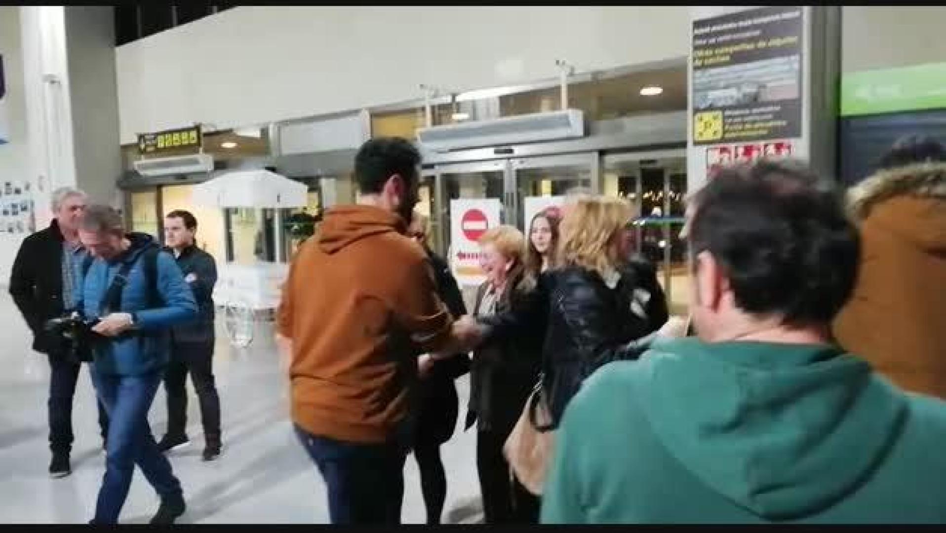 Vídeo del recibimiento a Iosu Goñi en el aeropuerto de Noáin