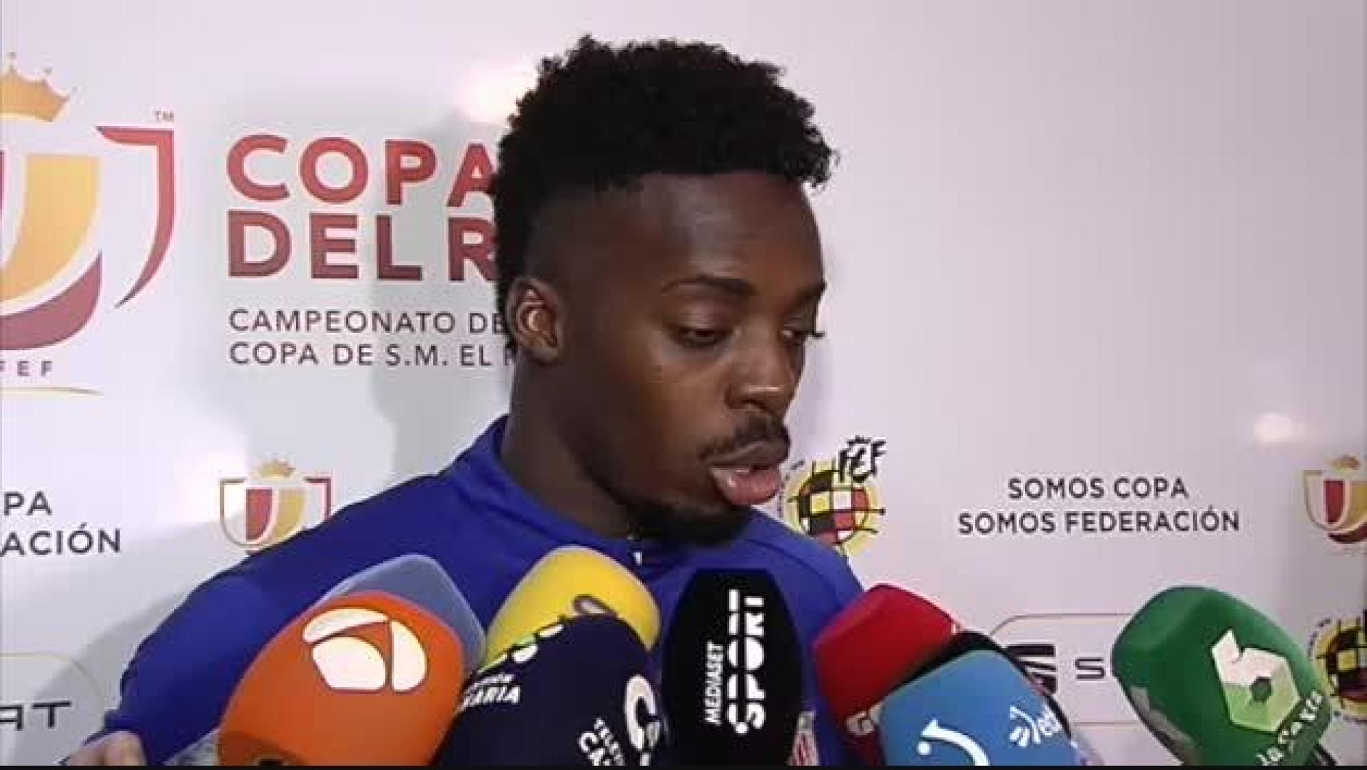 Iñaki Williams, muy emocionado con el apoyo de la grada en Tenerife