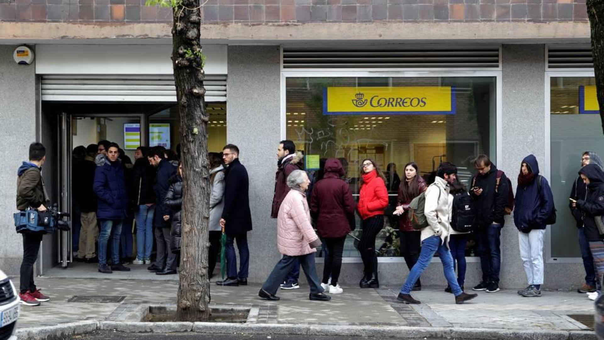 Normalidad en Correos en el último día que se puede votar por correo
