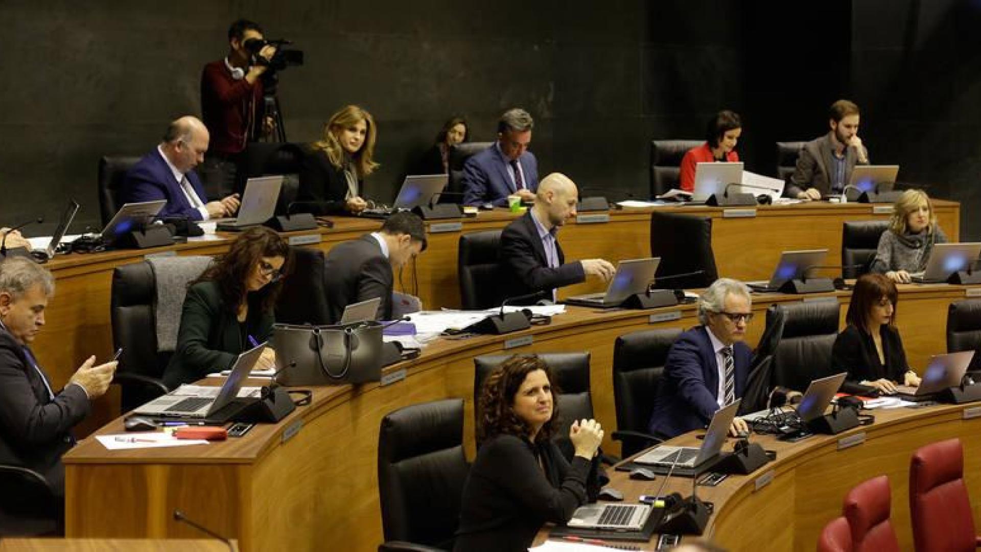 Cs y PP dejan solo a UPN en el apoyo al traspaso de Tráfico a Navarra