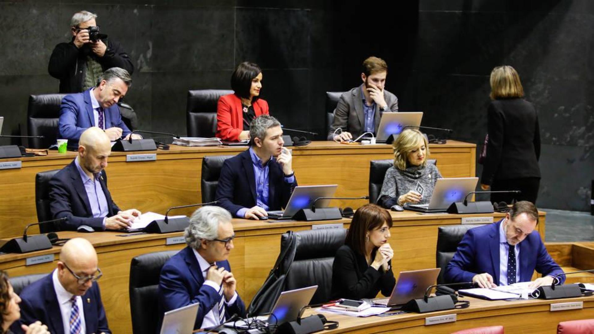Rechazada una moción de Navarra Suma para que la Guardia Civil siga en las carreteras
