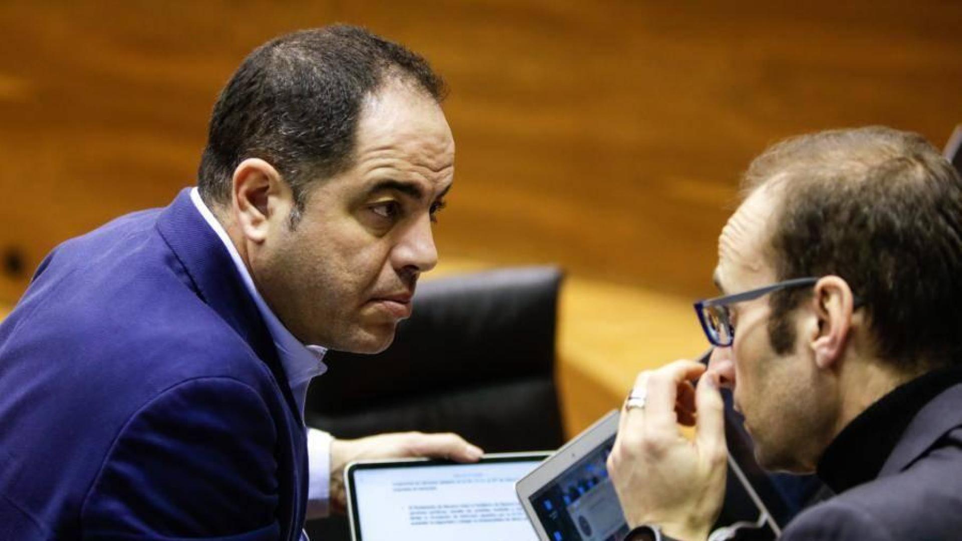 El Parlamento pide que se estudie limitar los vehículos pesados en la N-121-A