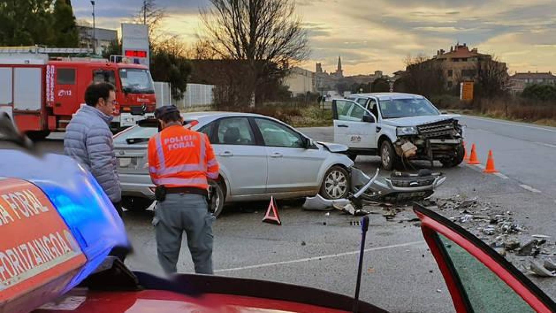 Dos heridos en una colisión frontolateral entre dos coches en Olite