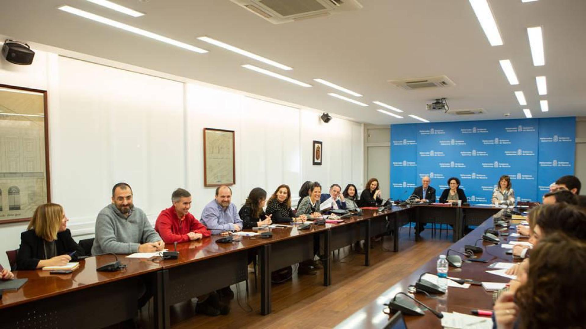 La consejera Maeztu preside la primera reunión del Consejo de Cooperación