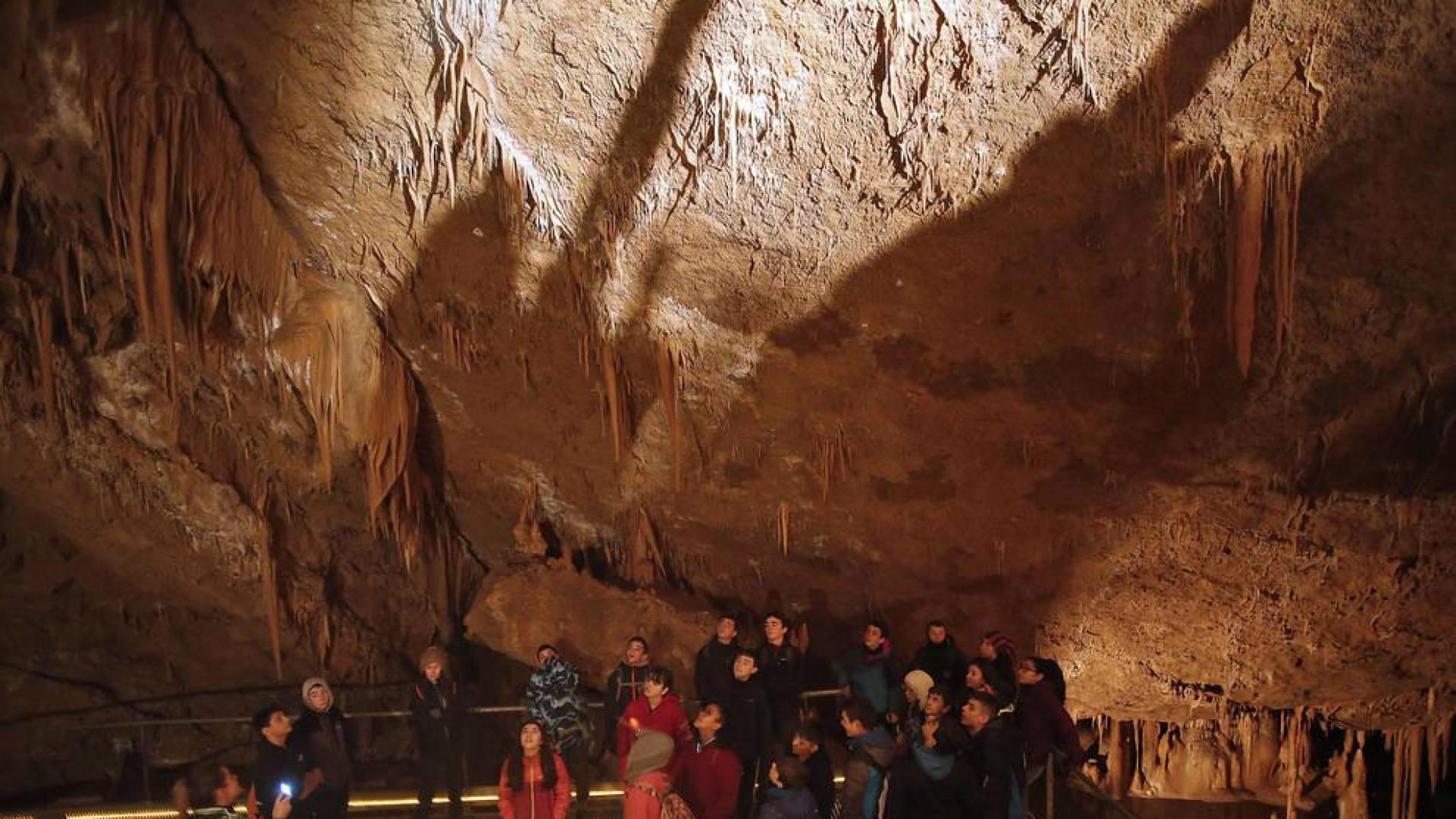 Mendukilo acoge unas jornadas de cuevas de la cordillera cantábrica