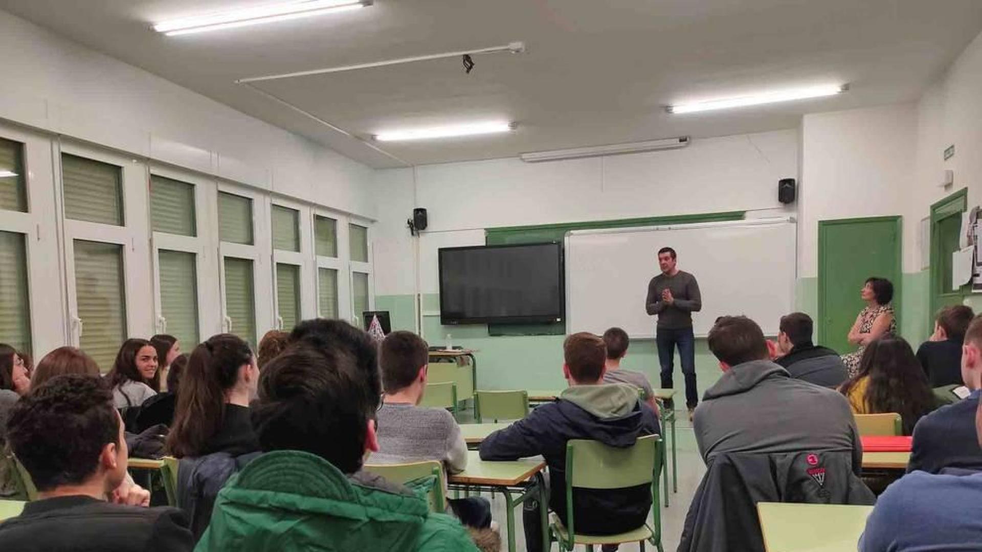 Alumnos del Instituto Alhama de Corella aprenden de empresarios