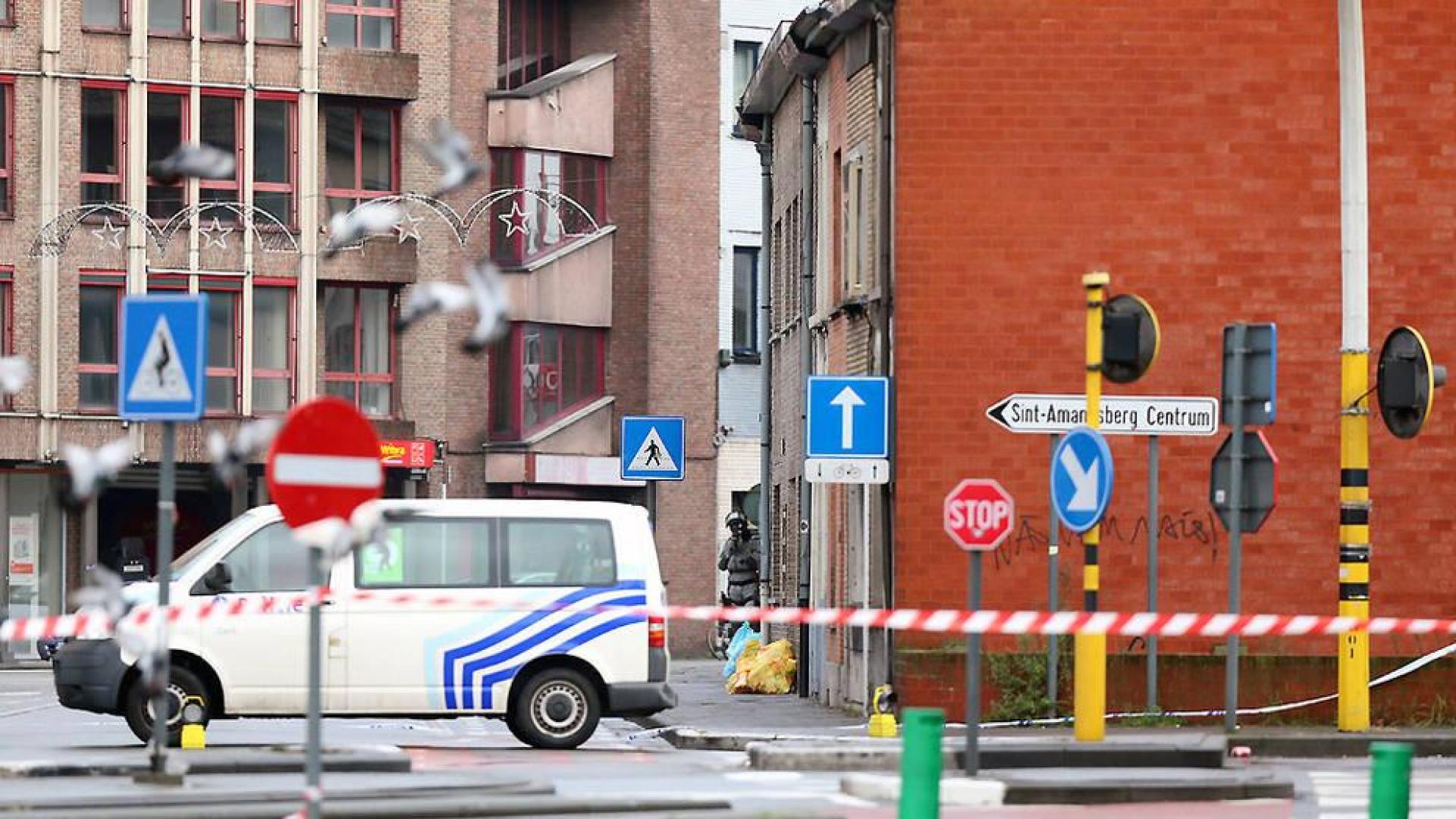 Cuatro hombres armados entran en un apartamento en Gante