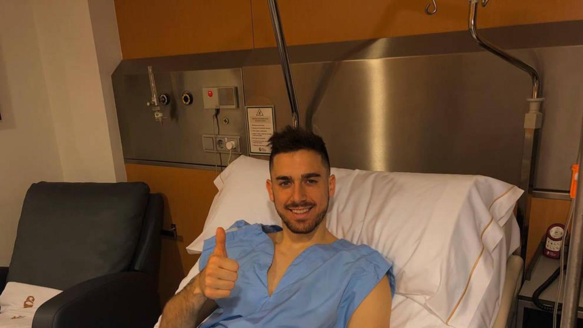 Kike Barja, después de ser operado de apendicitis.
