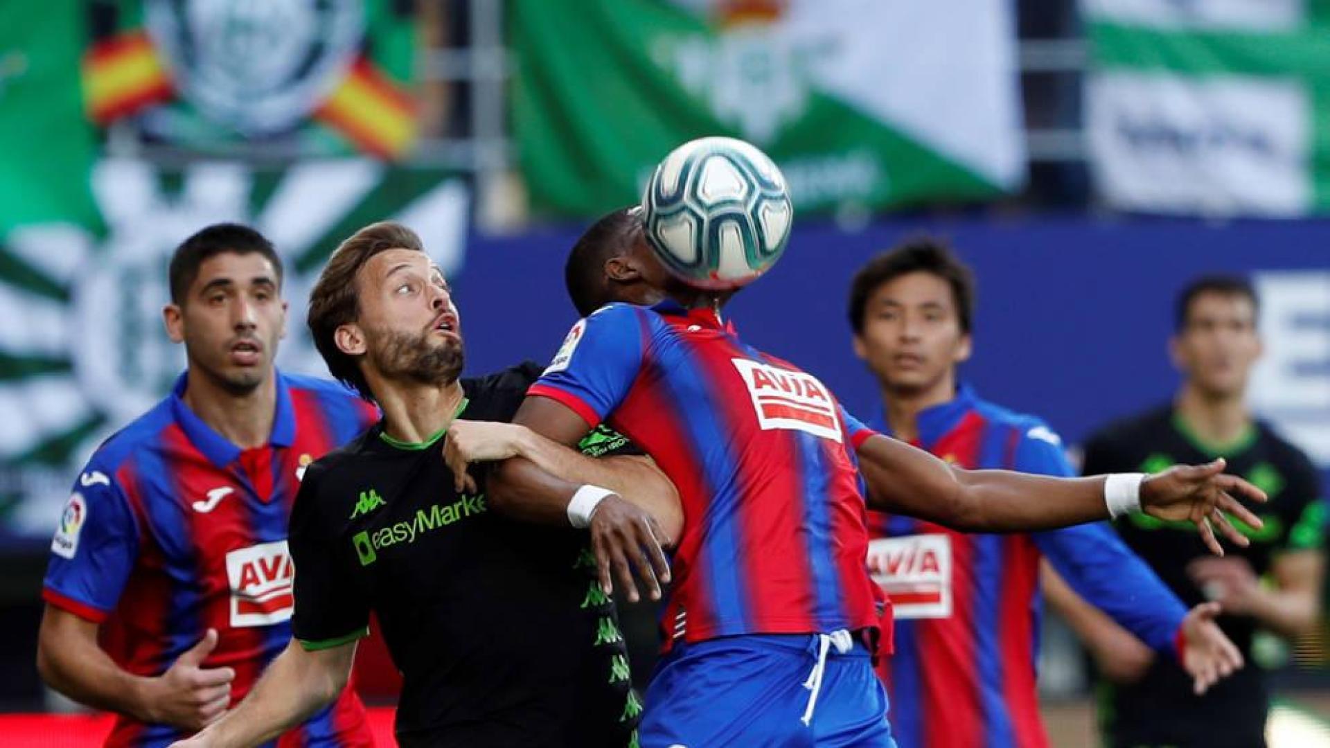 Eibar y Betis empatan en un partido trepidante