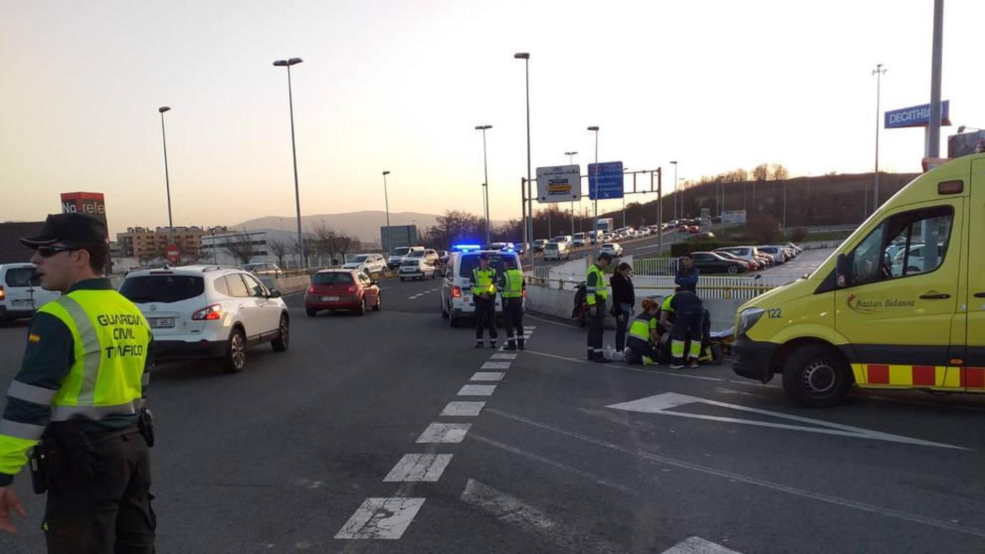 Herida leve una persona en una colisión frente al Decathlon de Berriozar