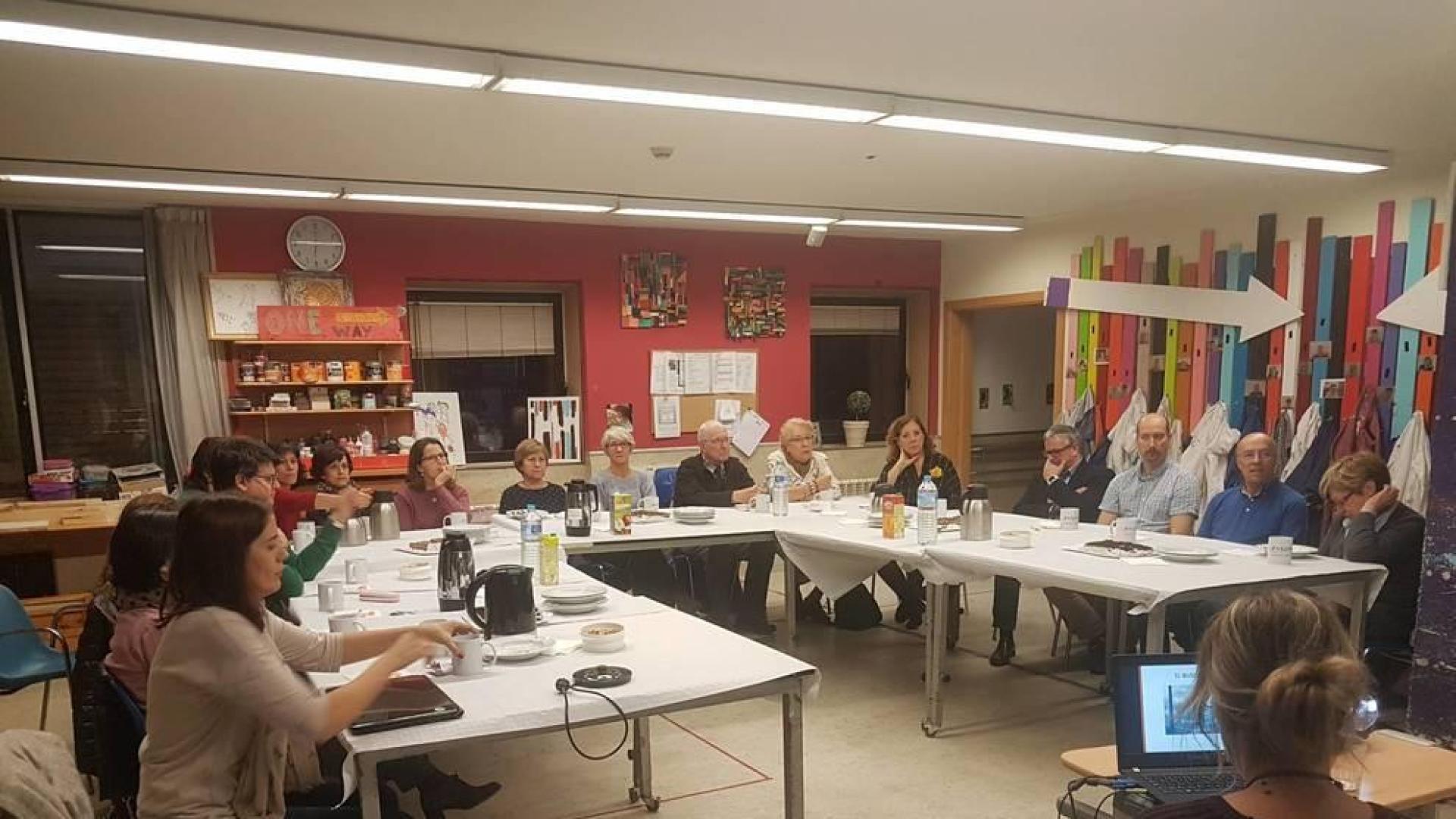 Uno de los encuentros  de familias organizados por Aspace, bajo la moderación de un profesional.