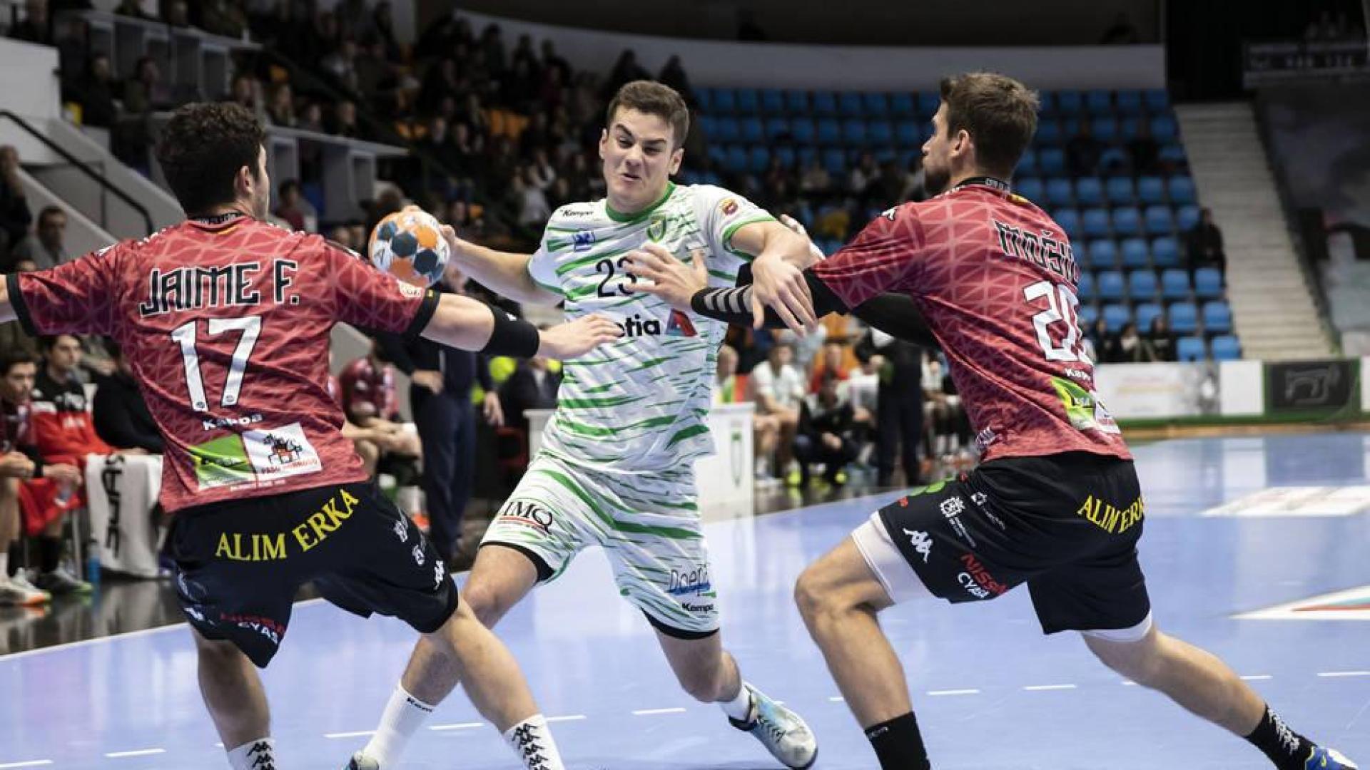 El Ademar impone su ley y corta la racha del Helvetia Anaitasuna