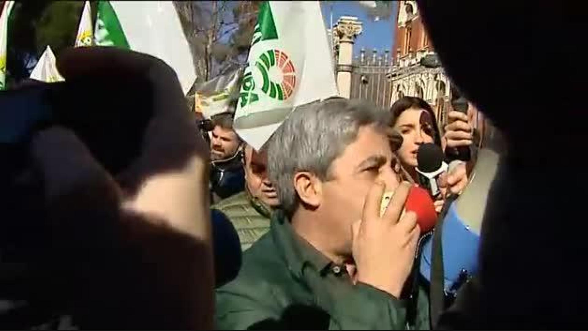 Vídeo: Abuchean a Abascal en la concentración de los agricultores