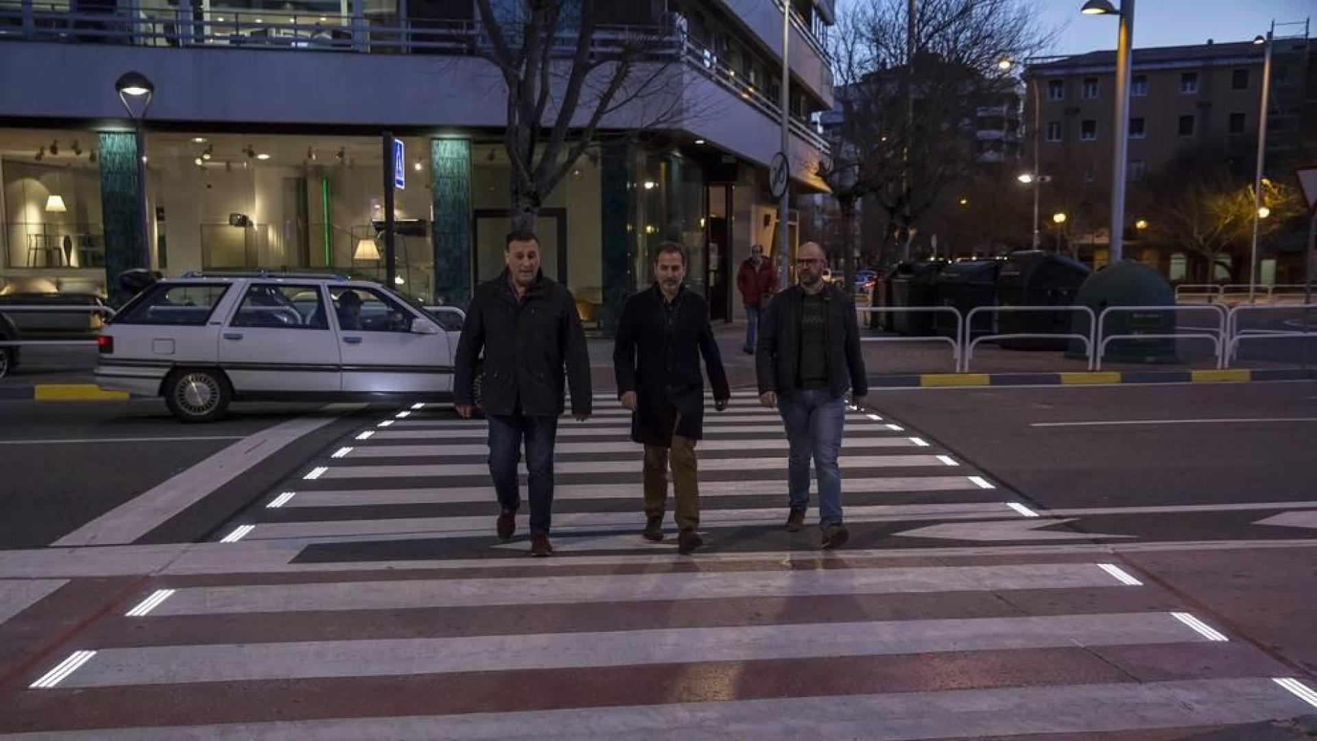 Pamplona estrena un paso de peatones inteligente iluminado con leds