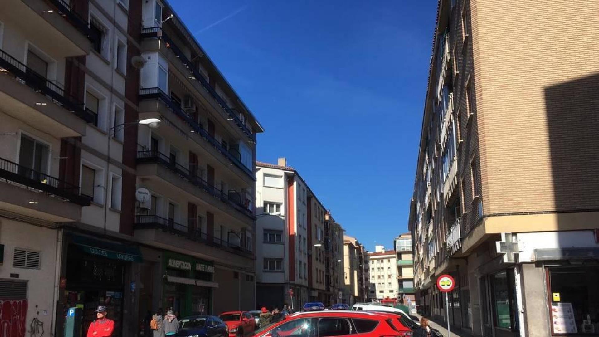 La Policía Foral ha detenido este jueves a varias personas en una operación antidroga desarrollada en Pamplona. Además, una persona se ha atrincherado en un domicilio en la calle Irati del barrio de La Milagrosa.