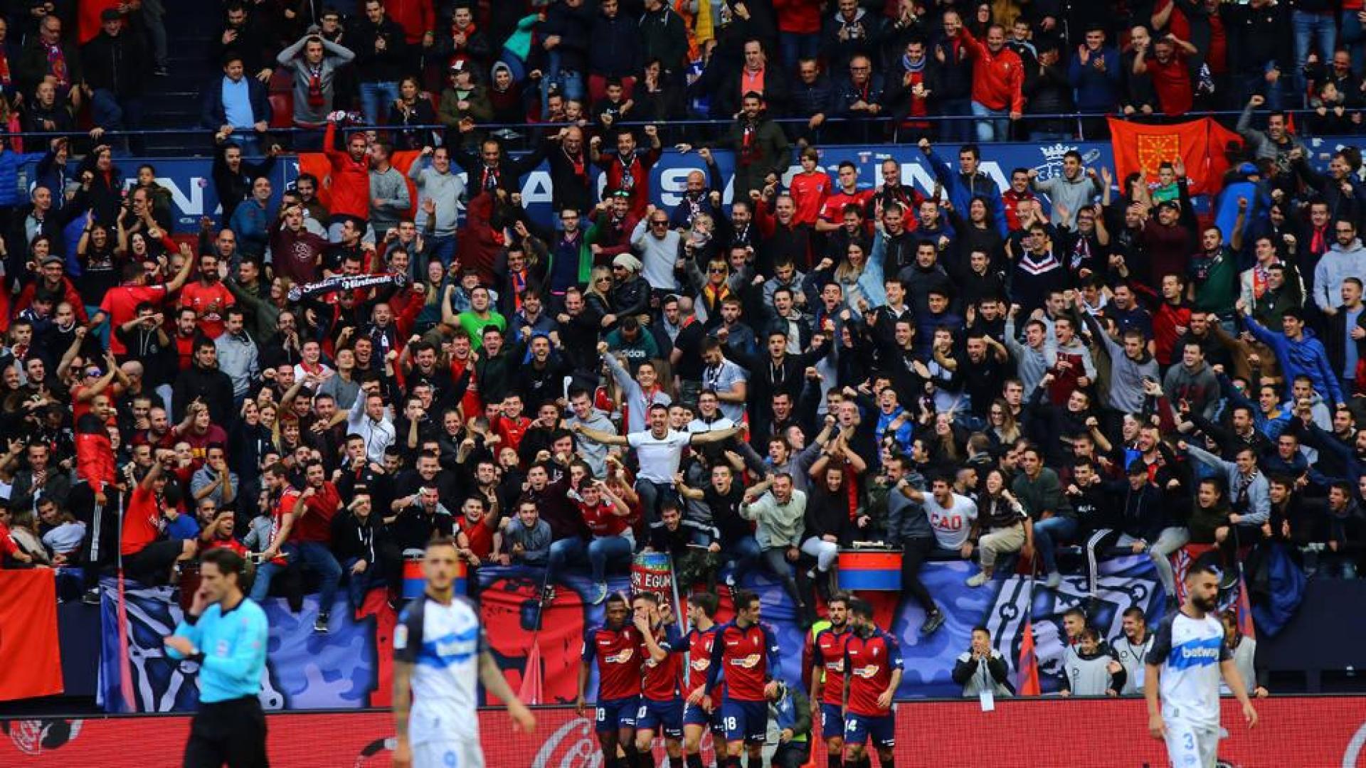 Alegría en Graderío Sur tras el gol de penalti marcado por Roberto Torres. Era el 3-1.