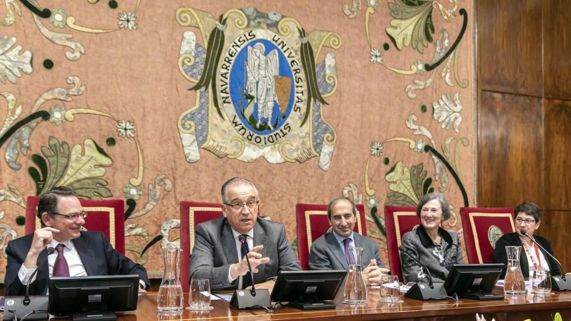 El alcalde de Pamplona, Enrique Maya, ha participado en la apertura de las XLII Jornadas de Colegios Mayores de España.