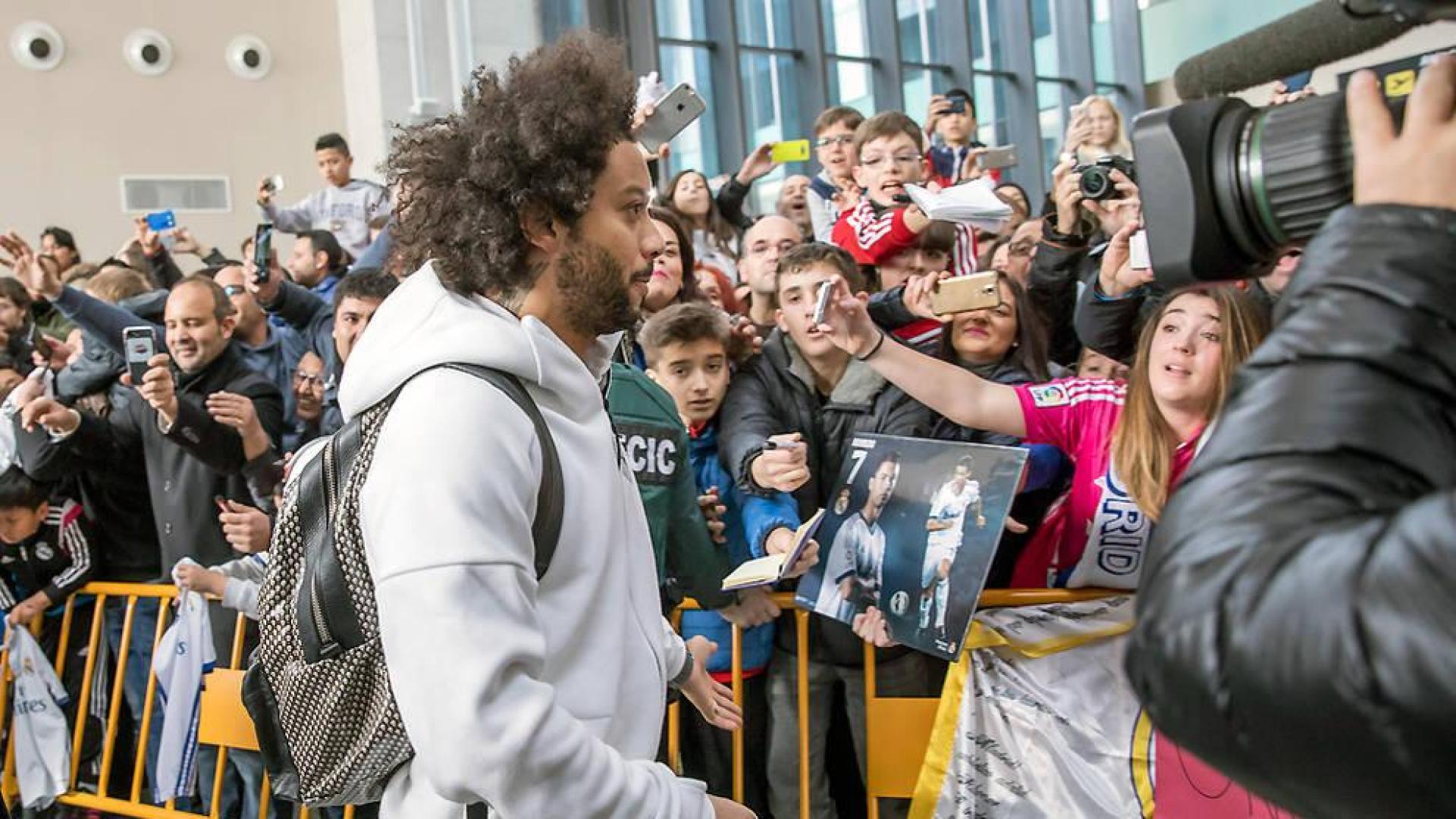 Imágenes de los jugadores del Real Madrid a su llegada al Aeropuerto de Noáin-Pamplona horas antes de disputar el partido frente a Osasuna en El Sadar.