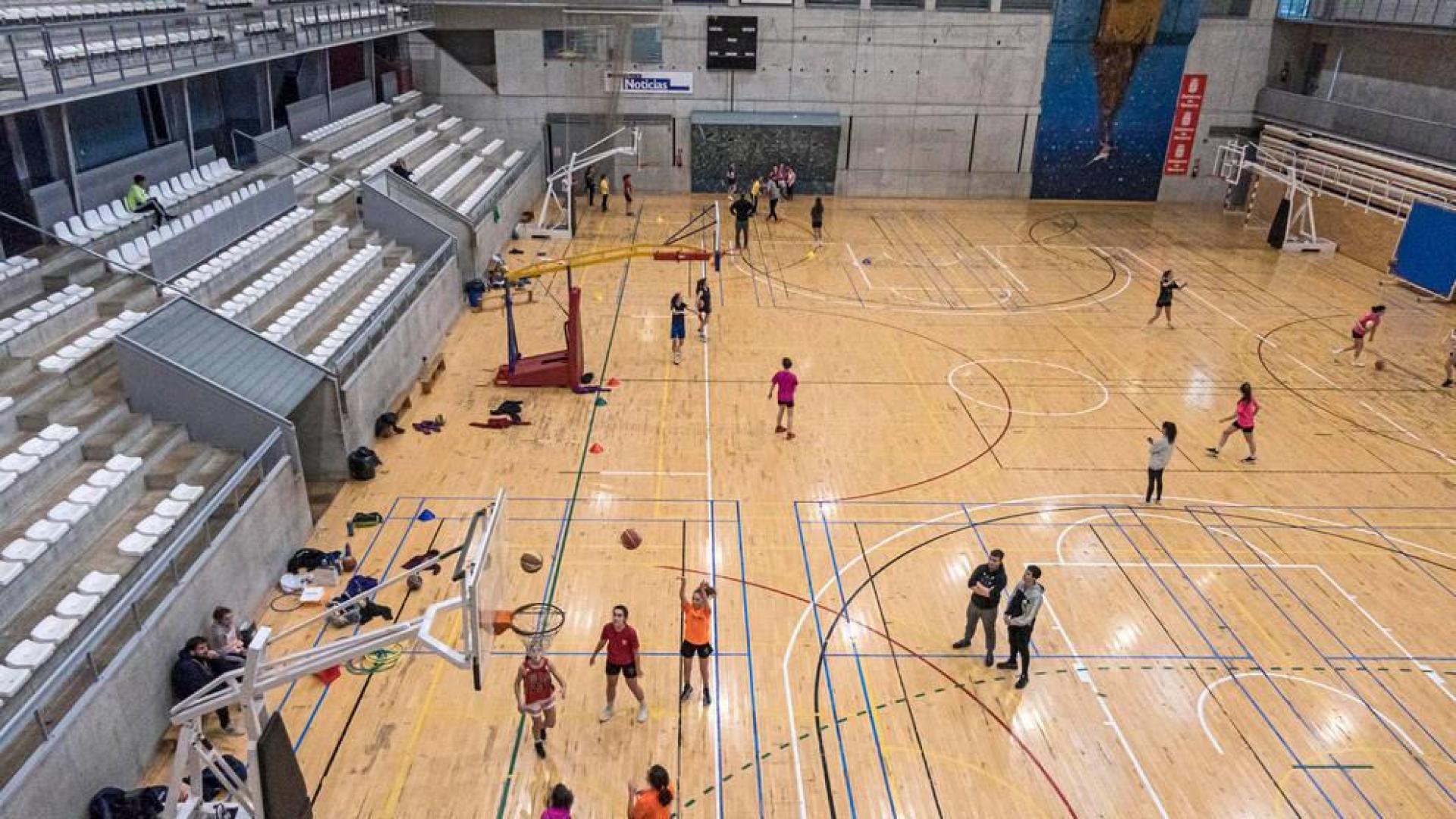Deportes propone cambiar la pista central del polideportivo de Estella