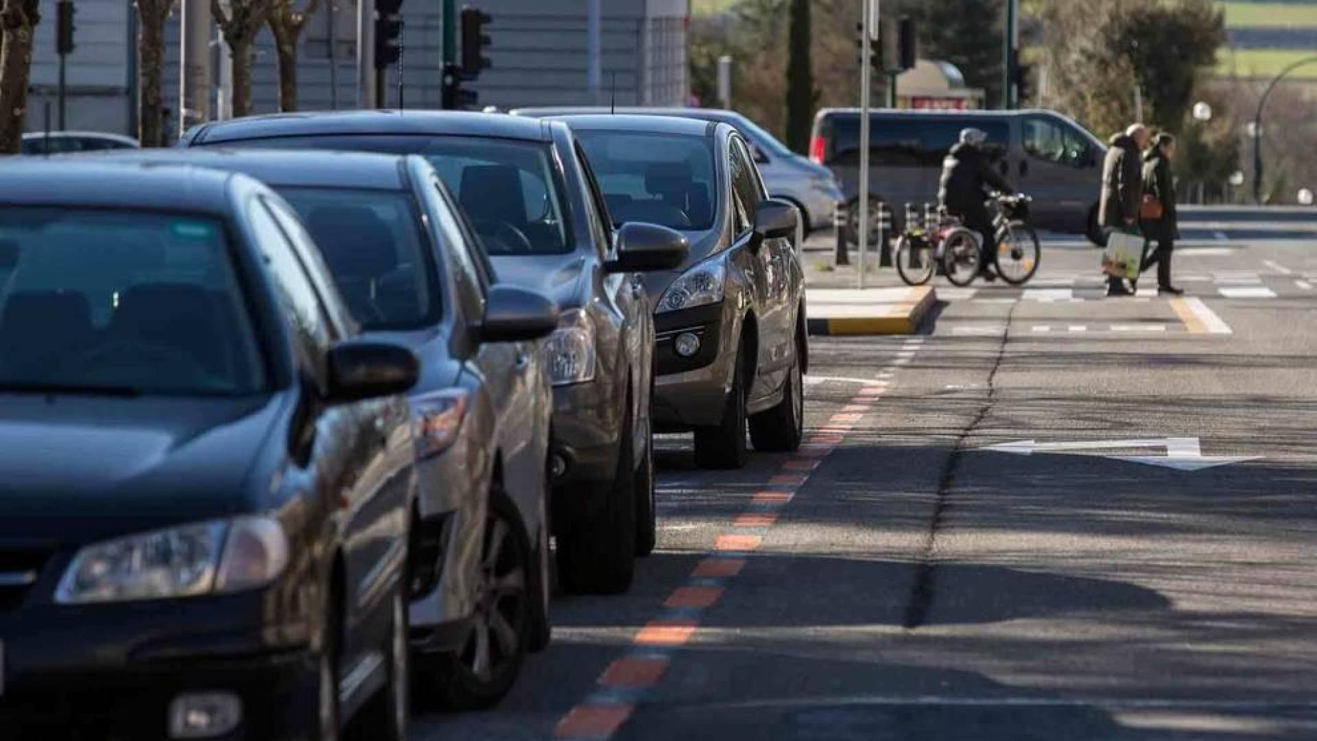 El reto de aparcar en Pio XII, la 'arteria' de Pamplona