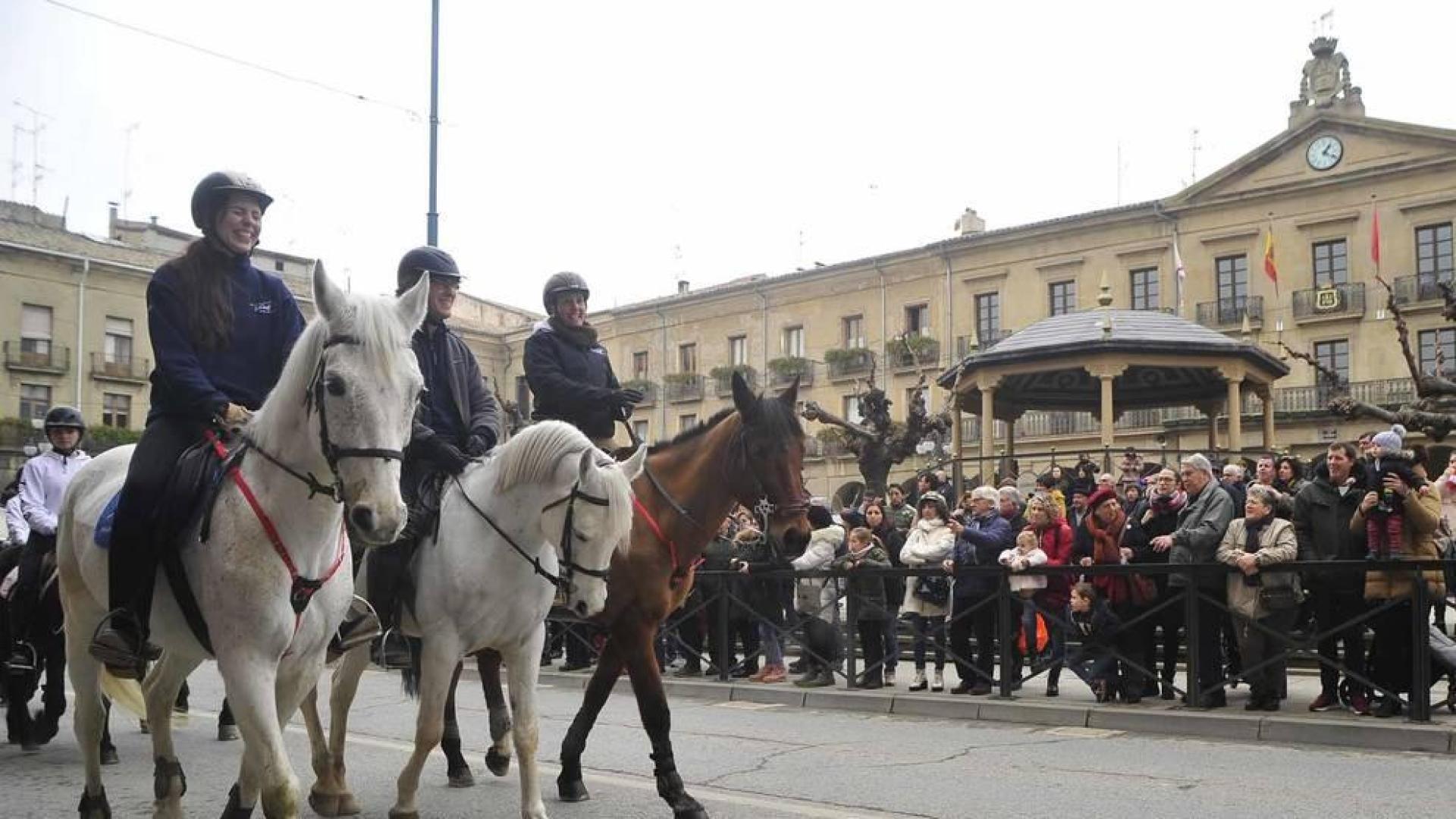 Cientos de personas participaron en los diferentes actos programados en la jornada central de las ferias