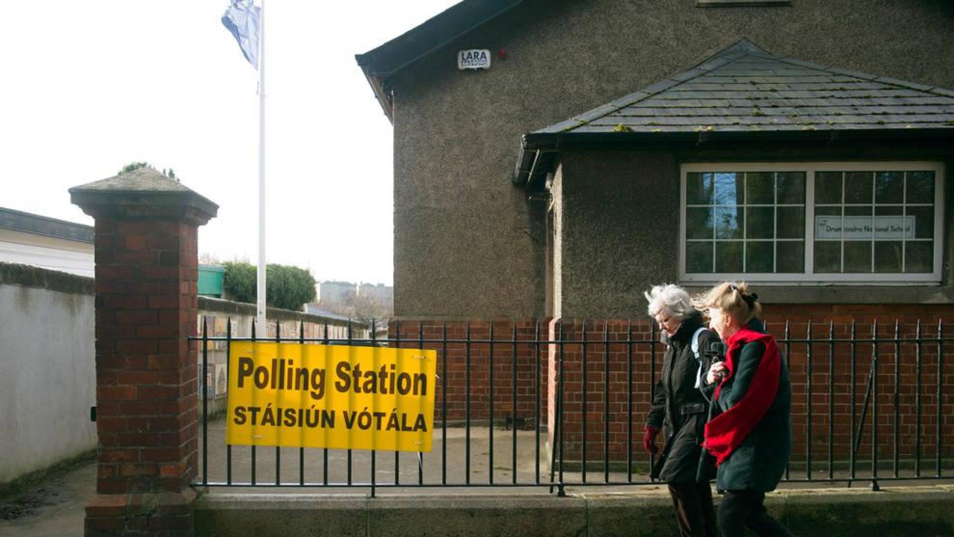 Triple empate en las elecciones irlandesas según los sondeos a pie de urna