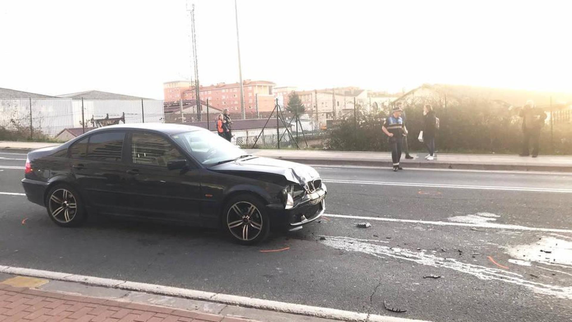 Un coche se sube a la acera y atropella a dos personas en Cuatrovientos