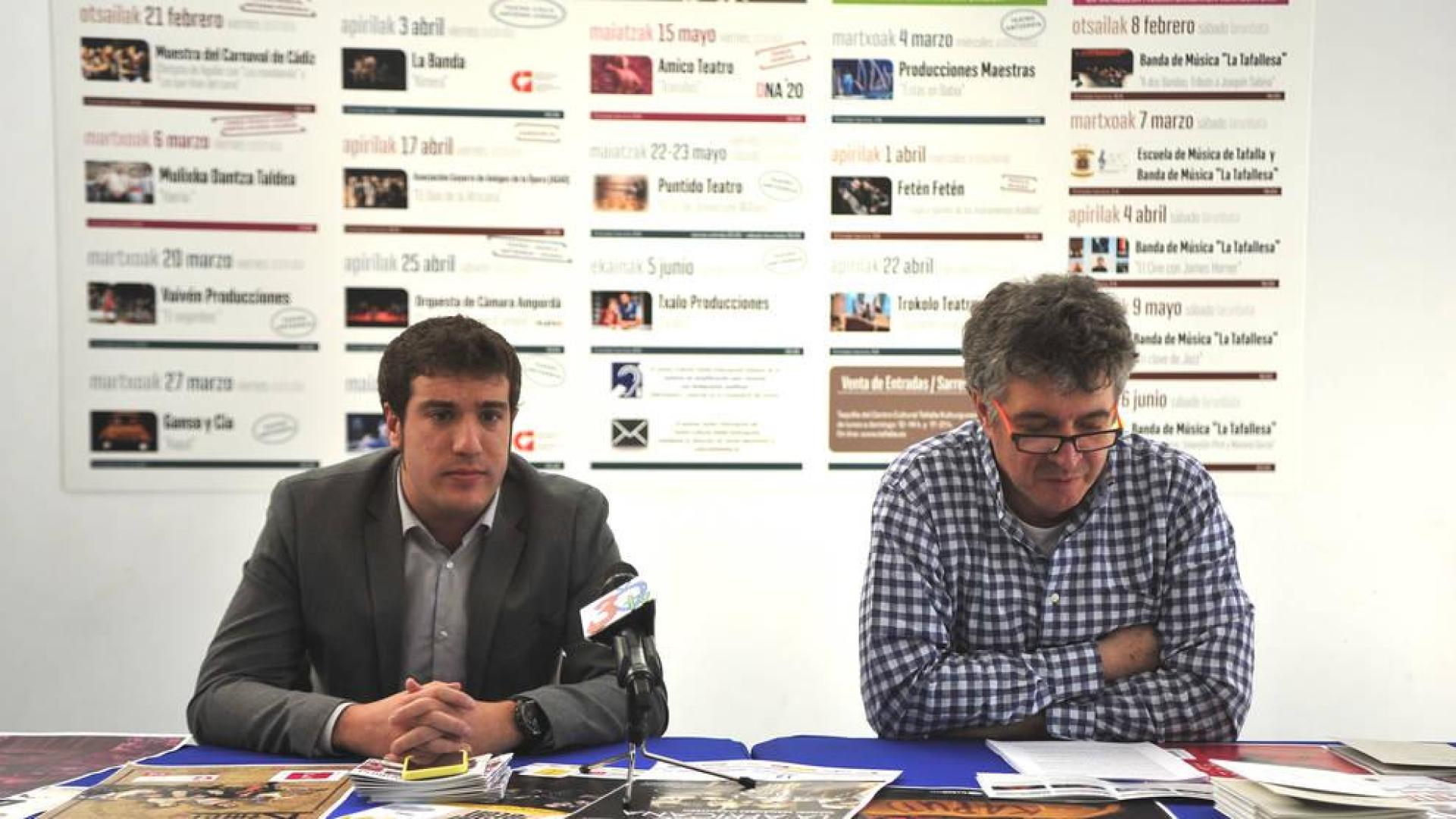Xabi Alcuaz, izda., y Atxu Ayerra presentaron la programación.