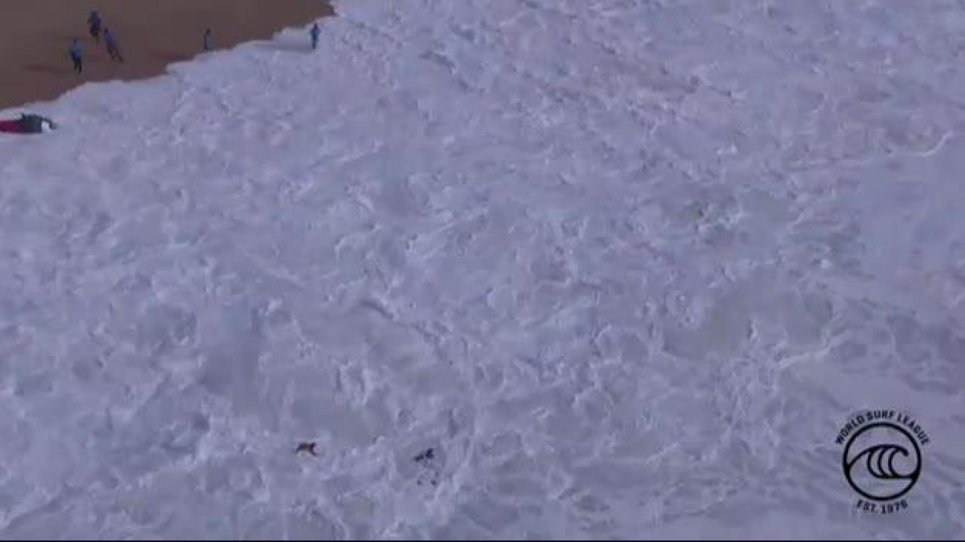 VÍDEO | Impresionante accidente de un surfista en Portugal
